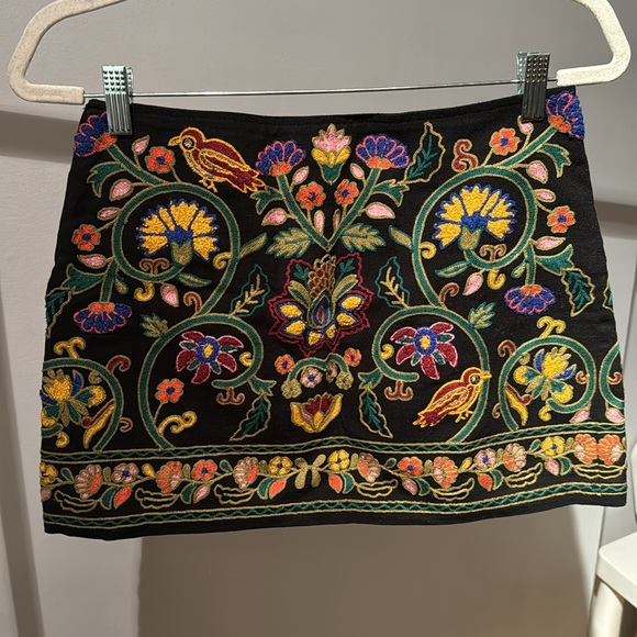 ZARA MULTICOLOR BLACK MINI SKIRT WITH FLORAL PATTERN SIZE XS - Picture 3 of 4